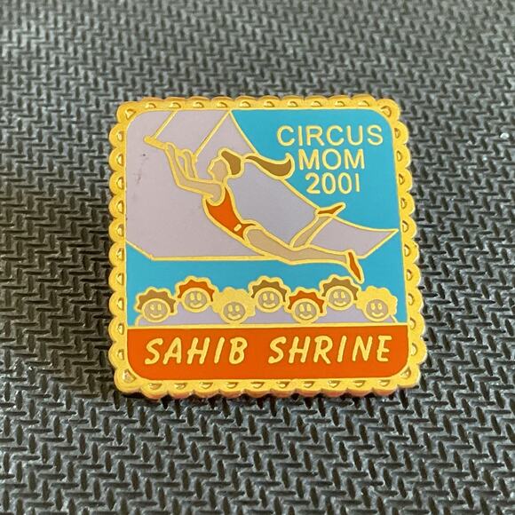 Sahib Shrine Circus Mom and Dad Pin 2001 Collectors Pins with Backs Great Cond. - Picture 2 of 6